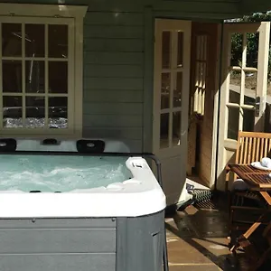 https://the-snug-with-hot-tub.yorkshirehotels.net
